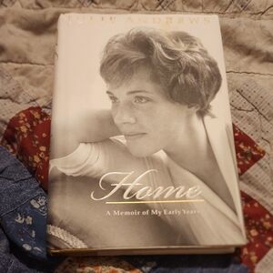 Home: A Memoir of My Early Years by Julie Andrews - White Cover